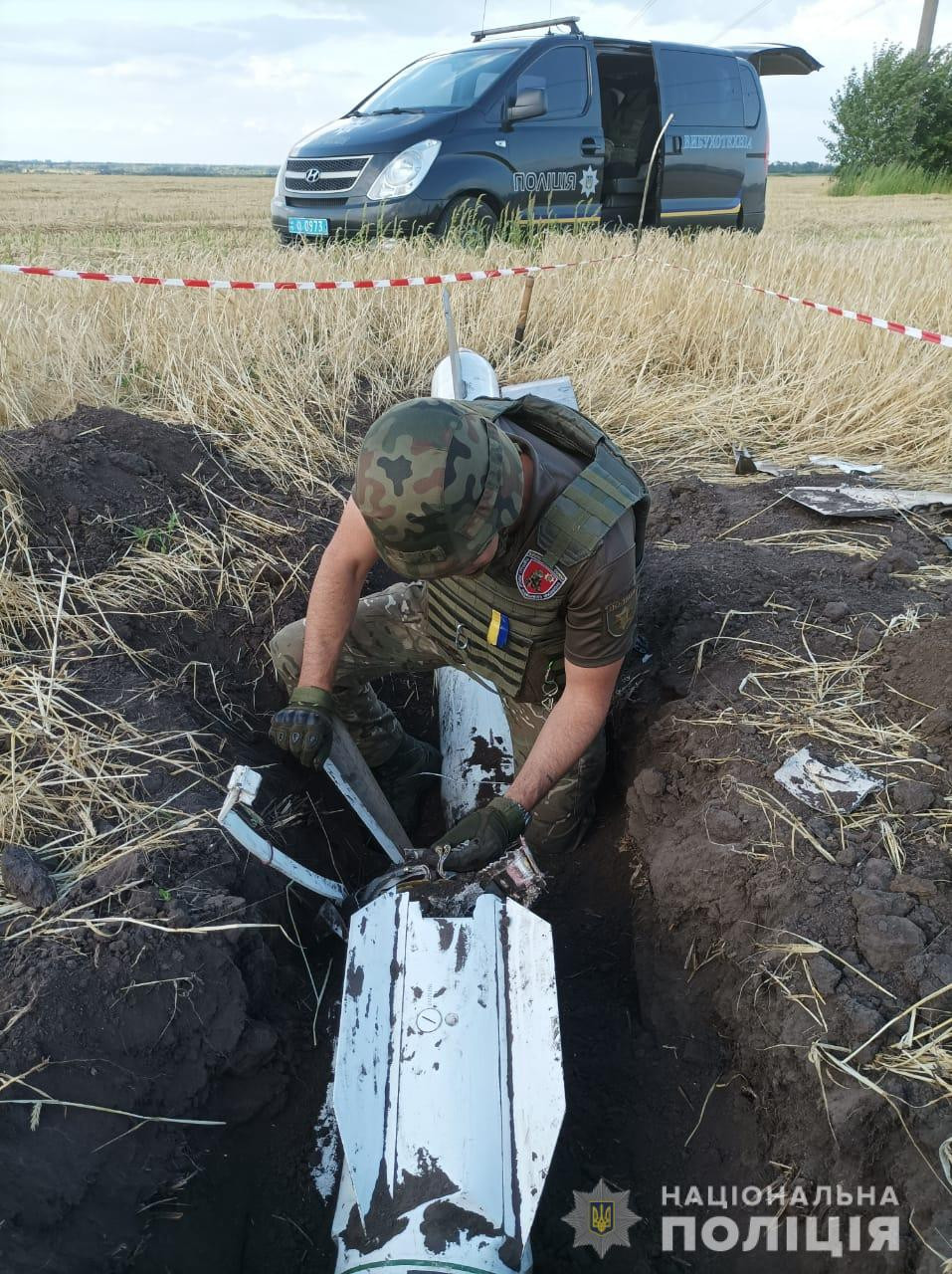 Ракета, міни та гранати: вибухотехніки на Київщині продовжують виявляти небезпечні знахідки - зображення