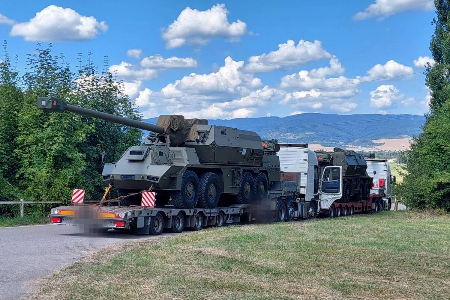 Словаччина передала Україні чотири артилерійські установки Zuzana 2 - зображення