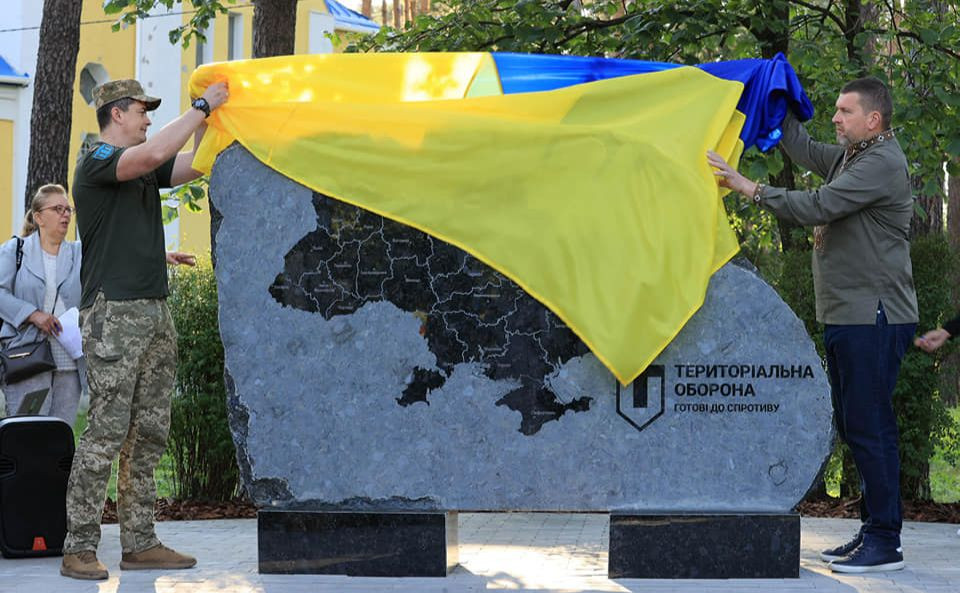 В Ірпені встановили пам’ятник територіальній обороні - зображення