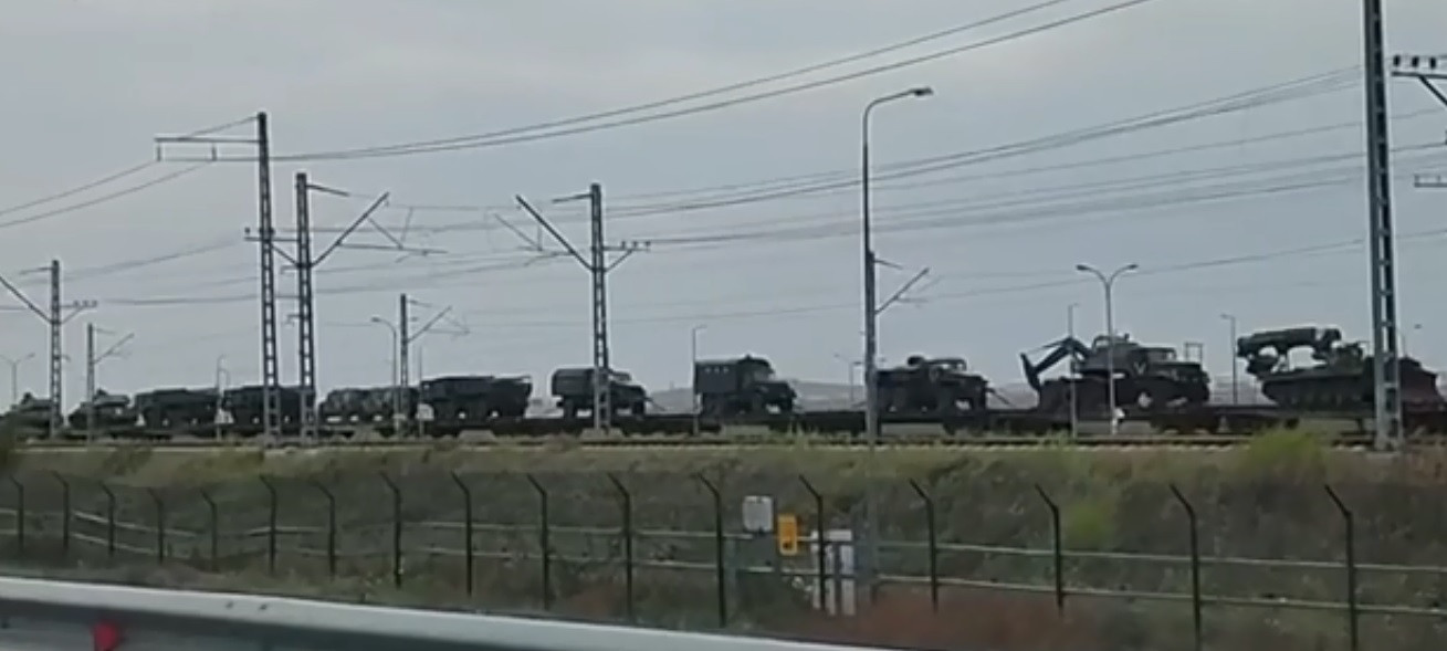 рф перекидає до Криму нову партію військової техніки, – ЗМІ - зображення