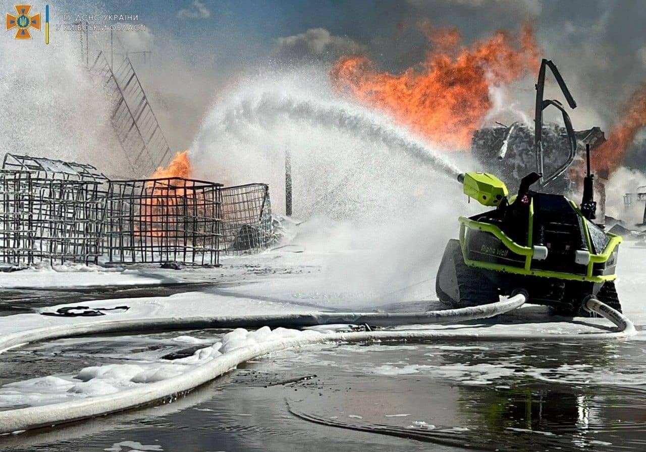 Рятувальники локалізовали пожежу на підприємстві в Борисполі - зображення