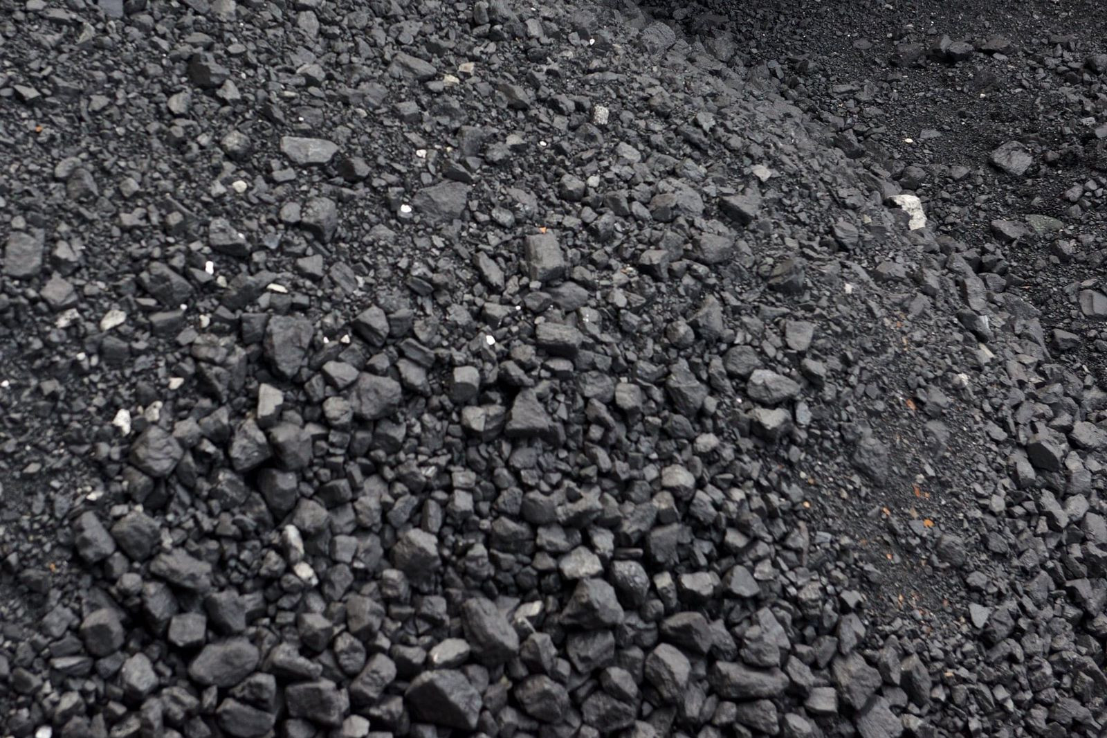 Уряд заборонив вивезення вугілля з України - зображення