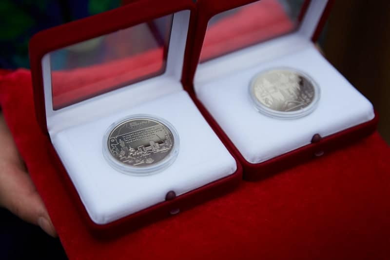 Стало відомо, коли НБУ випустить пам’ятну медаль присвячену Бучі, Гостомелю та Ірпеню - зображення