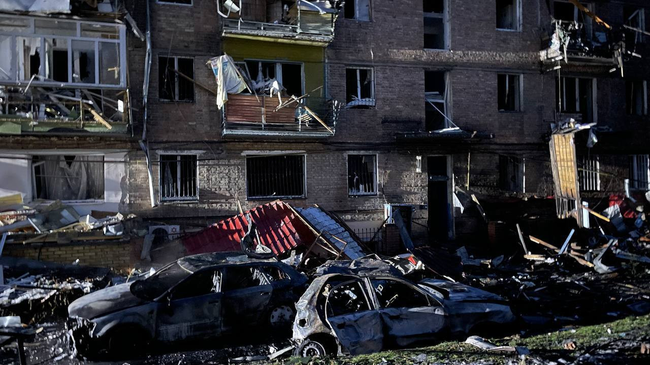 Внаслідок ворожих обстрілів на Київщині загинуло 4 людини, 35 – постраждали - зображення