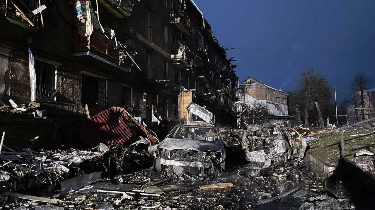 Внаслідок ворожих обстрілів на Київщині загинуло 4 людини, 35 – постраждали - 2 - зображення