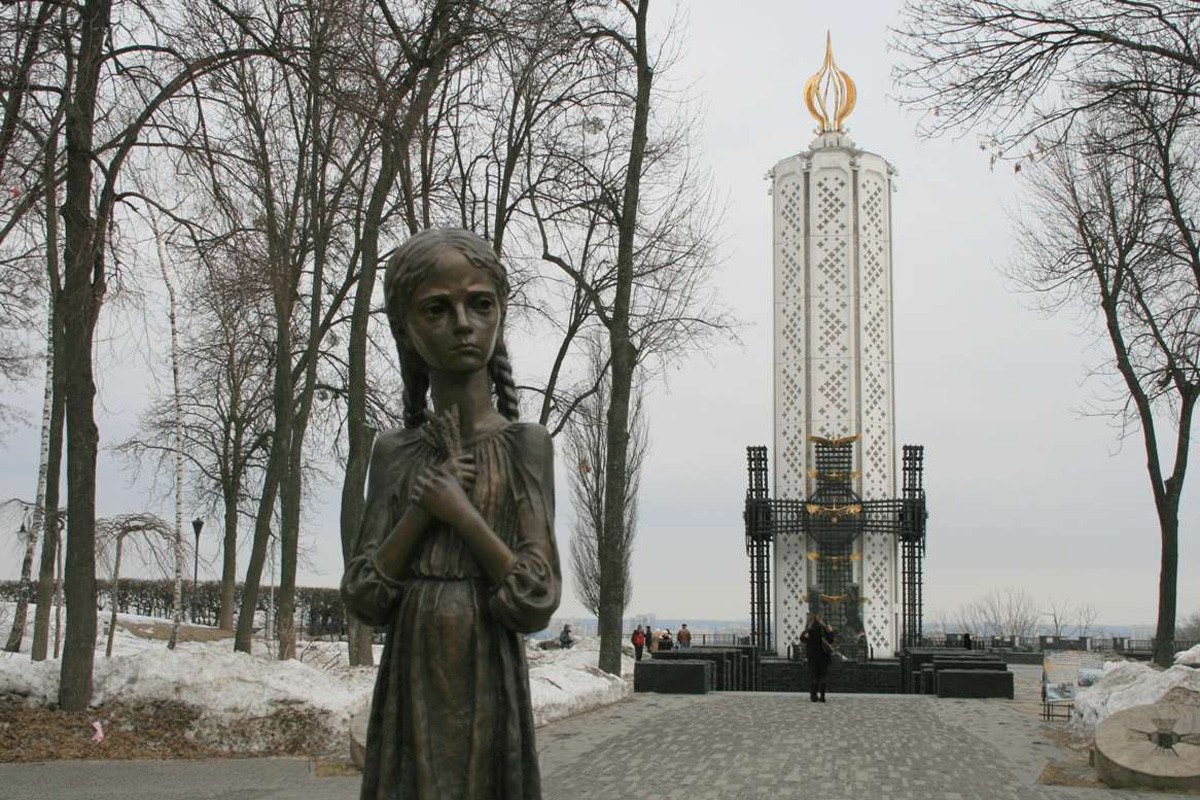 Сьогодні Україна вшановує пам'ять жертв Голодоморів - зображення