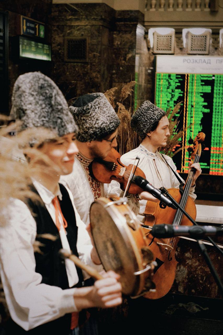 У вестибюлі Центрального вокзалу Києва співатимуть колядки - зображення