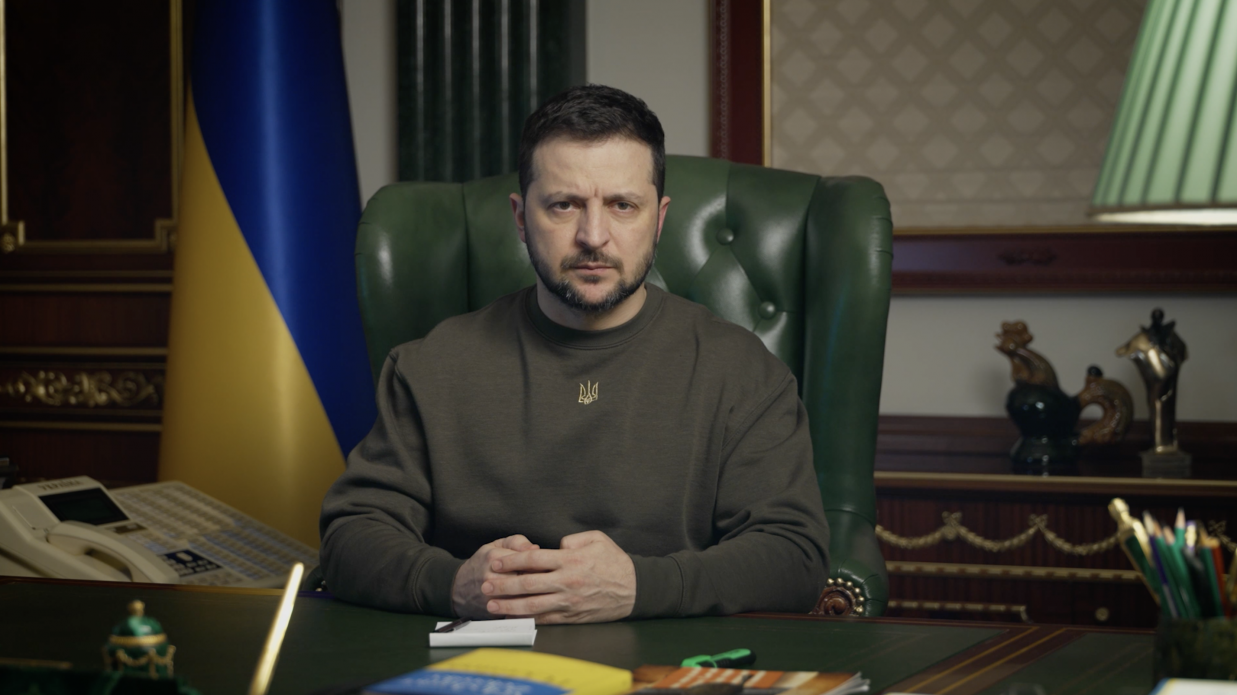 Ніхто більше не буде робити українське чужим у Лаврі, – Зеленський - зображення