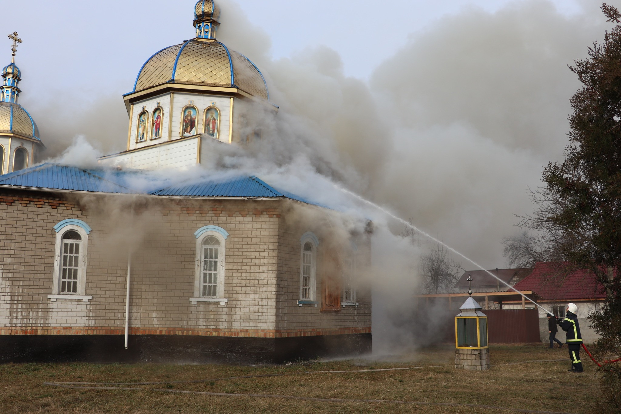 У Бориспільському районі загорілася церква - зображення