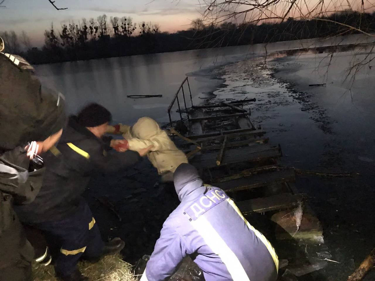 Ледь не загинули на крижаній річці: на Обухівщині врятували дітей із водяної пастки - зображення