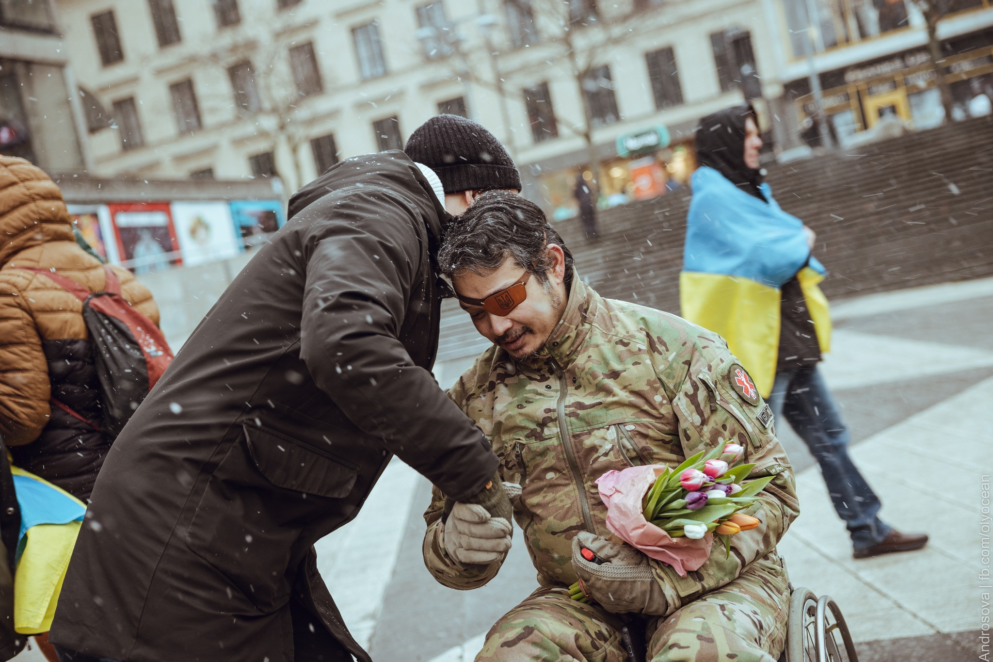 Шведський бойовий медик Нільс вийшов на демонстрацію на підтримку України - зображення