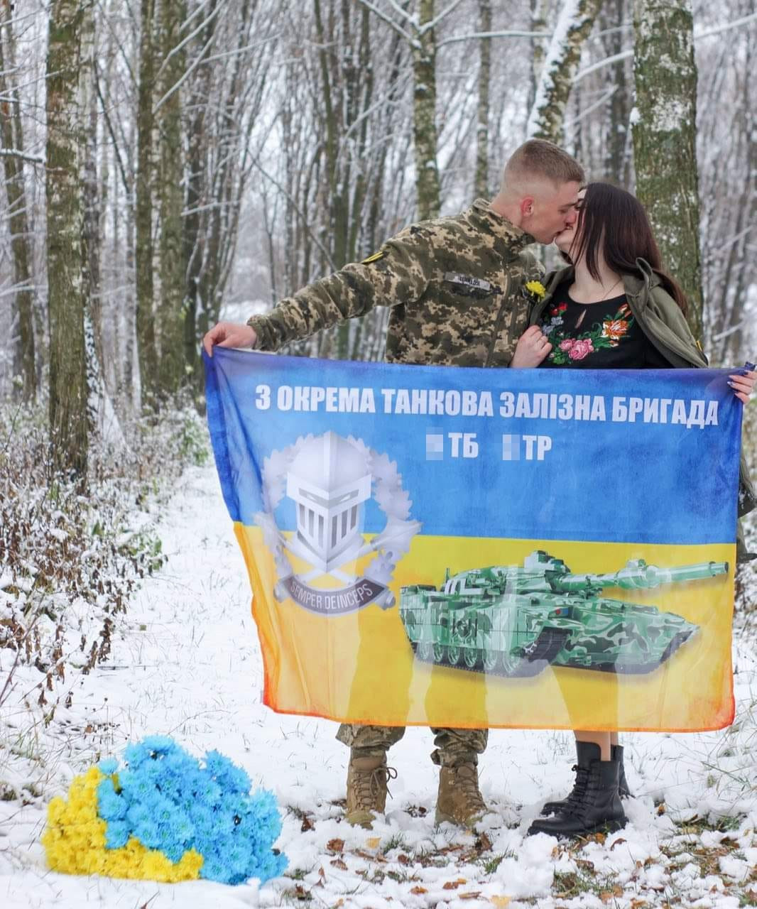 Любов, що перемагає війну: зворушливі фото закоханих українських військових - 4 - зображення