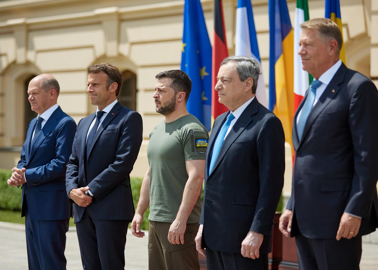 Міцні обійми підтримки: хто зі світових лідерів за рік війни відвідав Україну? - зображення