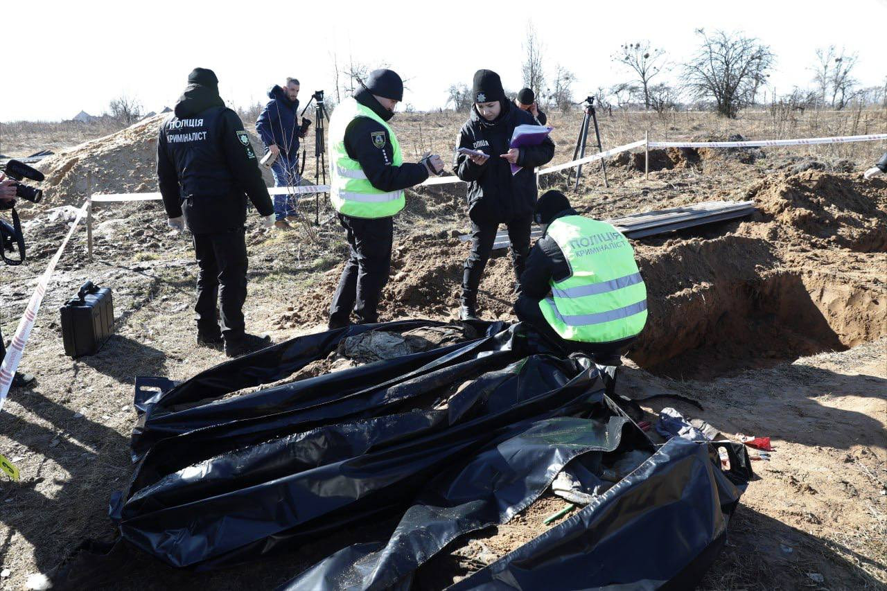 У Бородянці виявили тіла трьох вбитих окупантами мирних жителів - зображення