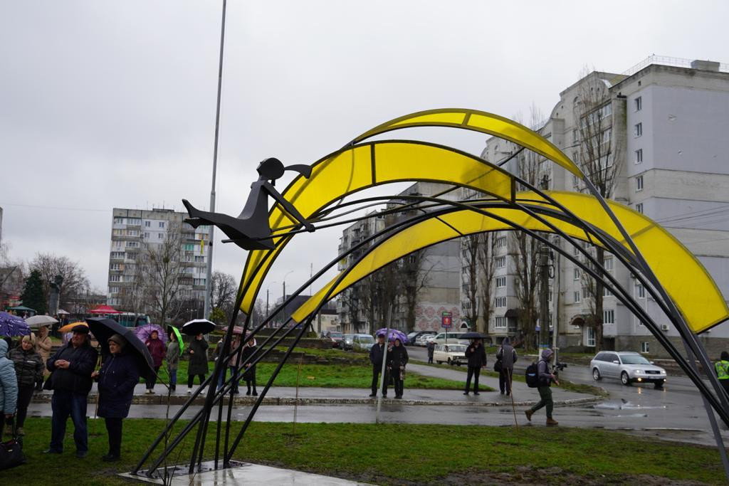 У Бородянці до річниці звільнення Київщини відкрили скульптуру 