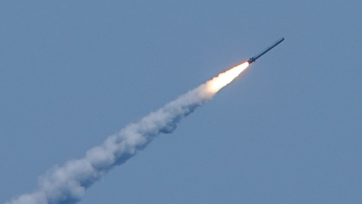 У ніч на 28 квітня ворог здійснив масований ракетний обстріл України - зображення