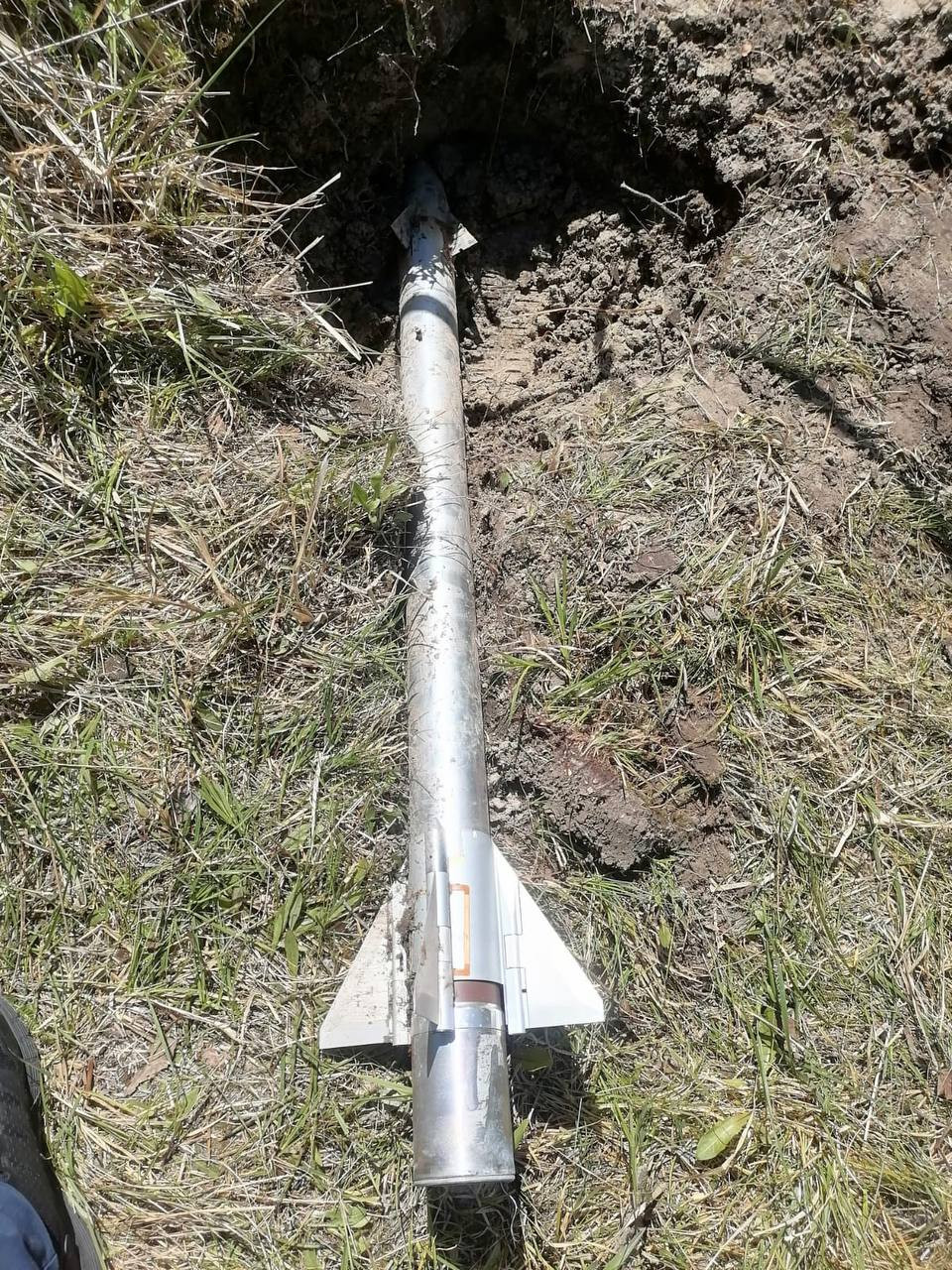 На Макарівщині перекриють дороги через знайдену ворожу ракету - зображення