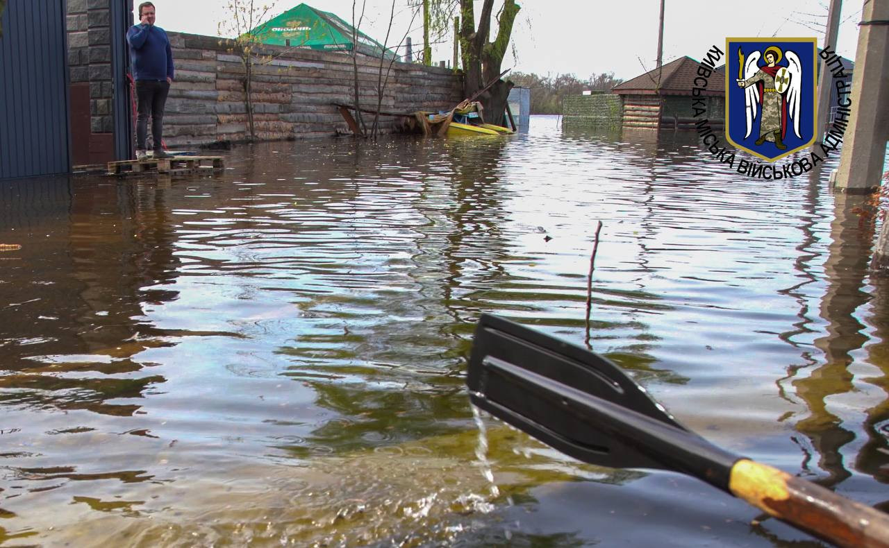 У Києві рівень води в Дніпрі зменшився - зображення