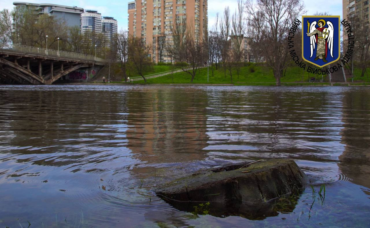 У Києві рівень води в Дніпрі зменшився на 25 сантиметрів - зображення