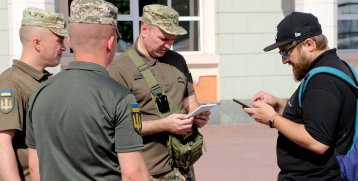 Мобілізація в Україні: які документи повинні бути у працівників ТЦК при врученні повістки - зображення