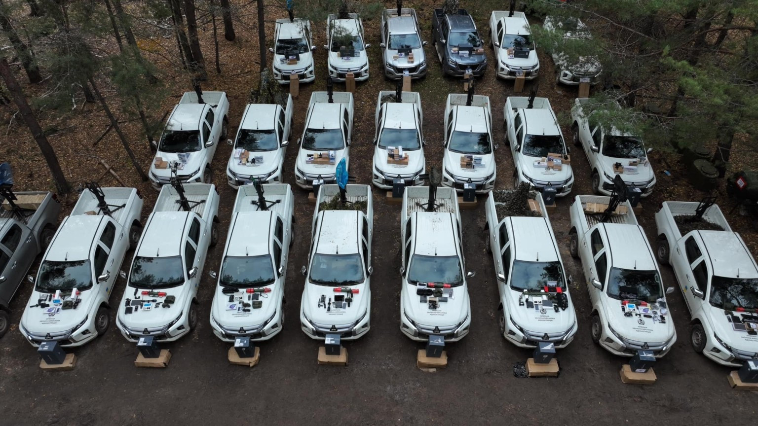 Небо Київщини захищатимуть нові мобільно-вогневі групи: автівки і обладнання передала влада регіону - зображення
