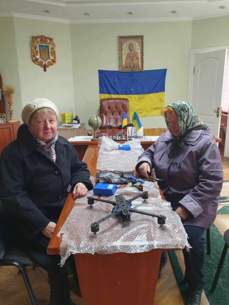 Дві пенсіонерки відкладали гроші з пенсії і купили дрони для ЗСУ - зображення