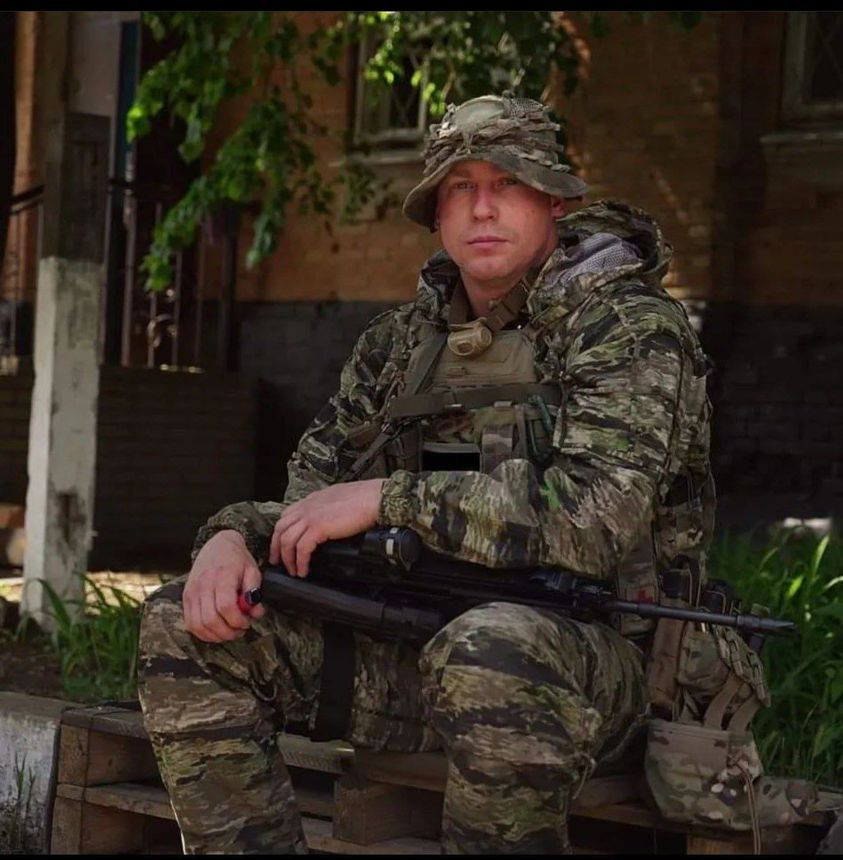Багатьом врятував життя: у Києві попрощалися із легендарним воїном 