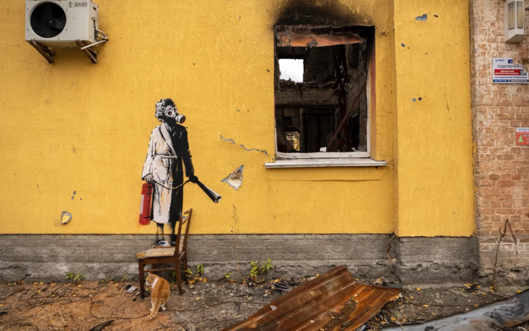 Хотів продати графіті Бенксі з Гостомеля: суд покарав київського волонтера - зображення