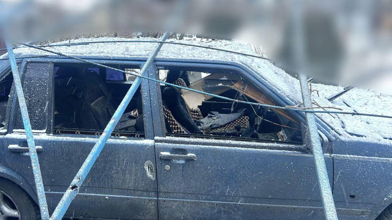 Вранці уламки збитої ракети впали на Київщині: поліція фіксує наслідки російського обстрілу - зображення