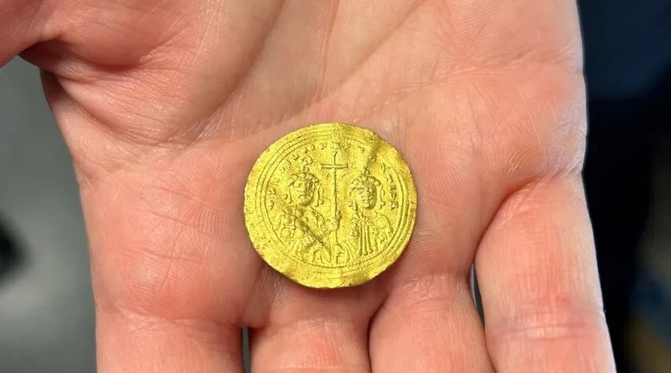 У Норвегії археолог-аматор знайшов тисячолітню візантійську монету із зображенням Ісуса Христа - зображення