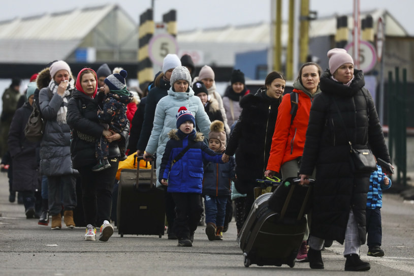 Українські мігранти, які повертатимуться з-за кордону, зможуть отримувати фінансову допомогу - зображення