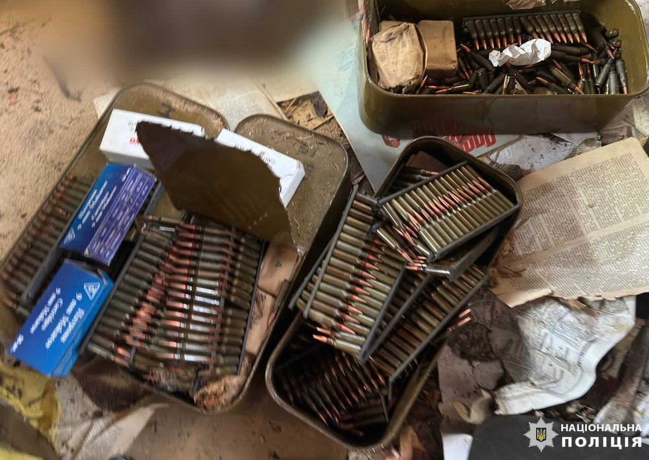 Житель Білоцерківського району зберігав вдома цілий арсенал зброї - зображення