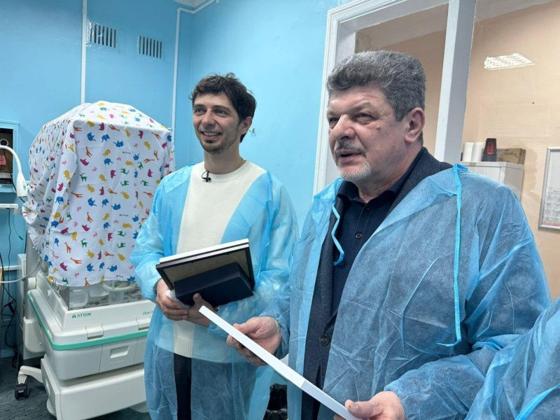 Обладнання для порятунку немовлят вартістю понад 9 млн грн благодійники передали лікарні на Київщині - зображення