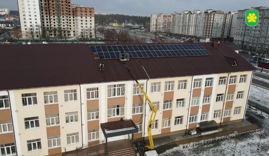 Альтернативне джерело енергії: у Бучанському ліцеї встановили сонячні панелі - зображення