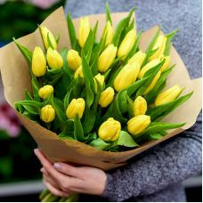 Розкішні букети тюльпанів до 8 березня - вибір за вами - зображення