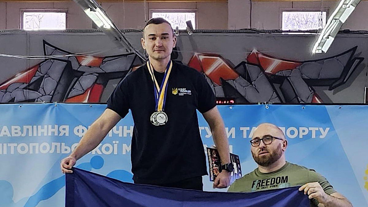 Кіберполіцейський з Київщини переміг у благодійному турнірі з паверліфтингу - зображення