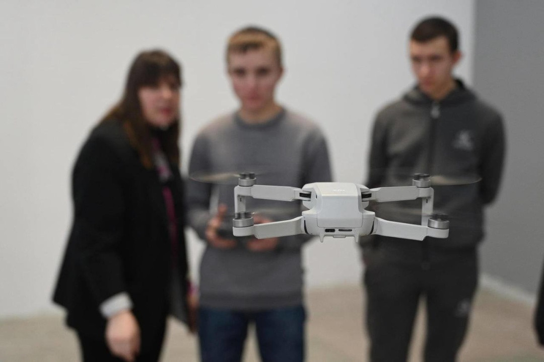 У ліцеях та училищах почнуть навчати операторів цивільних дронів - зображення
