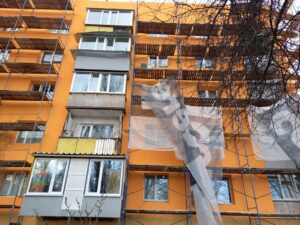 У місті Васильків триває капітальний ремонт п’ятиповерхівки на вулиці Декабристів, 46 - зображення