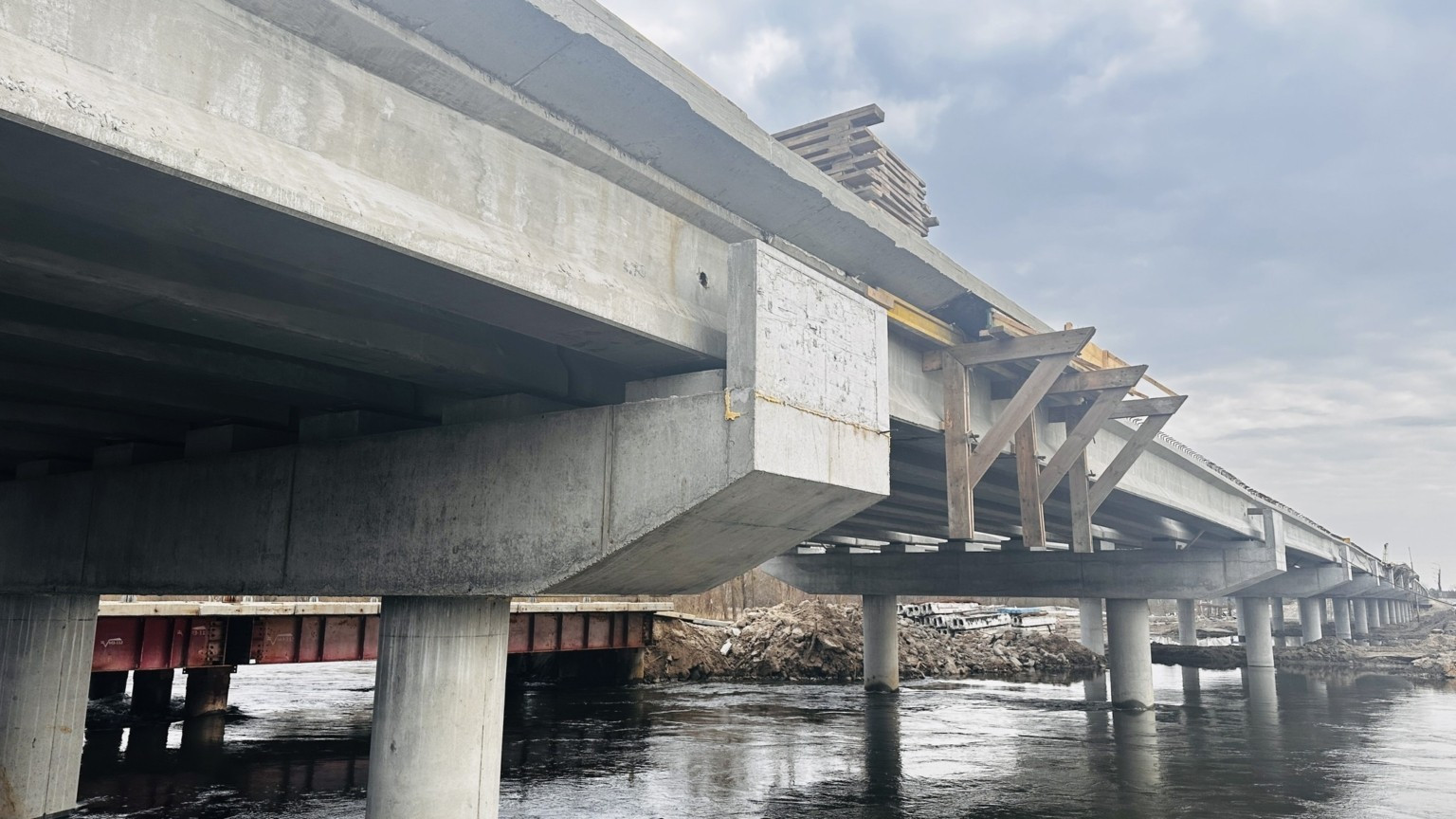 До кінця року на Київщині відновлять ще три мости, зруйновані під час російського вторгнення - зображення