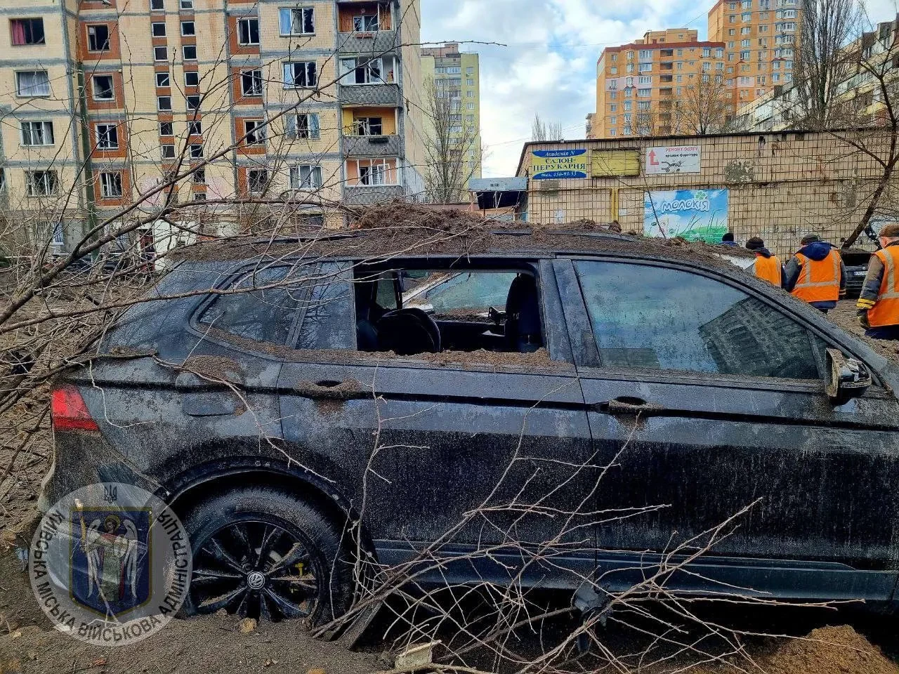 Масована ракетна атака на Київ: які наслідки обстрілу по районах (ВІДЕО) - зображення