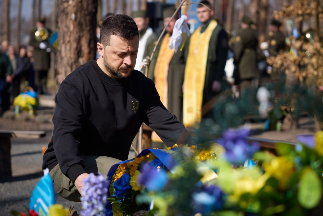 Друга річниця звільнення Ірпеня від окупантів: у місті вшанували загиблих українських воїнів - зображення