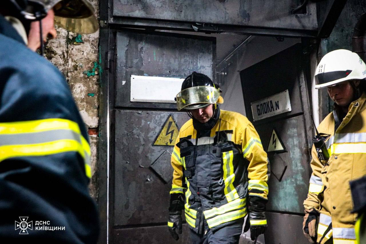 Рятувальники ліквідували пожежу, яка виникла у Київській області через російський удар - 2 - зображення