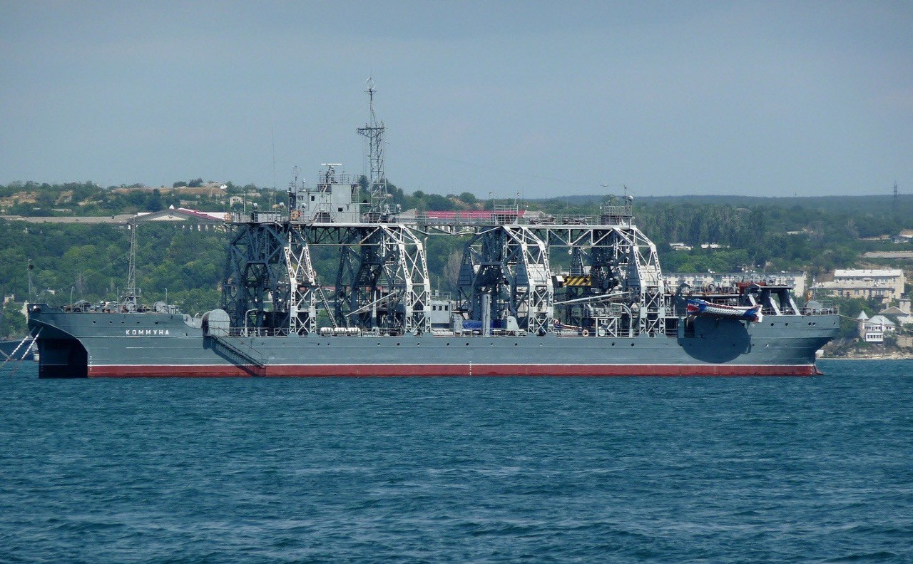 Українські військові уразили російський корабль у Севастополі (ВІДЕО) - зображення