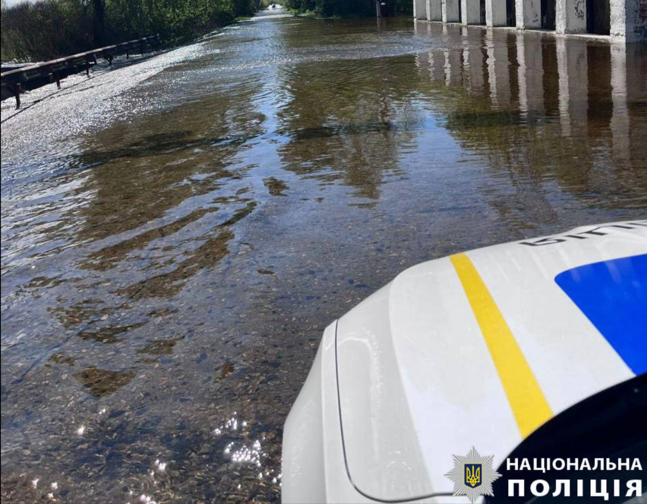 У Бориспільському районі вода вийшла із шлюзів - зображення
