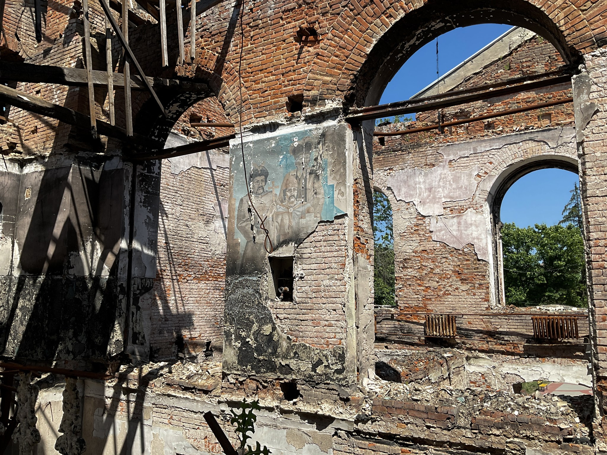 У Києві відкрилася фотовиставка про українські культурні пам'ятки, що були знищені під час війни - зображення