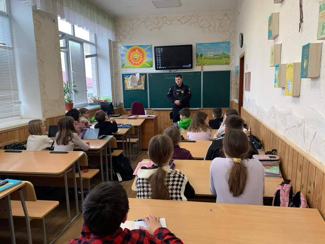 У 94 школах Київщини працюватимуть офіцери служби освітньої безпеки - зображення
