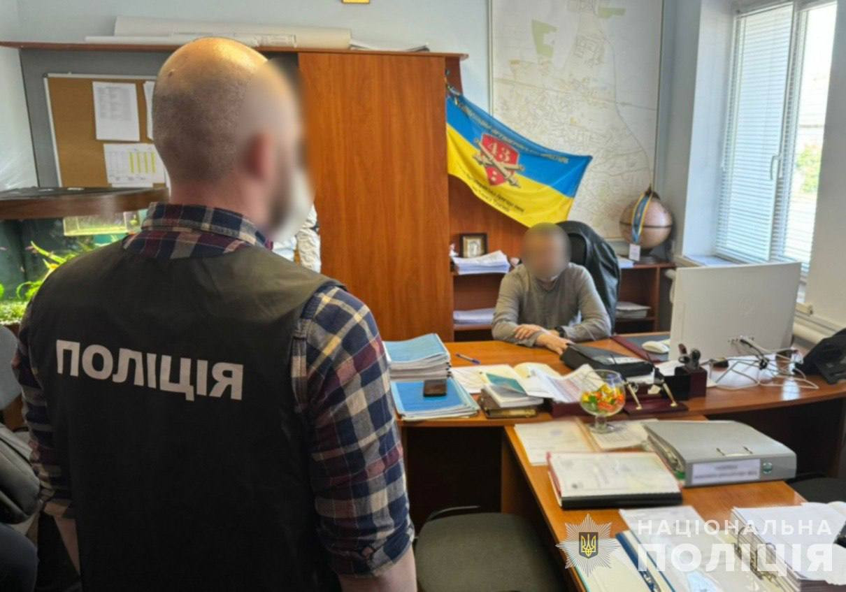 250 тисяч гривень неправомірної вигоди за проведення газифікації на земельні ділянки: поліцейські затримали керівника філії ПАТ «Київоблгаз» - зображення