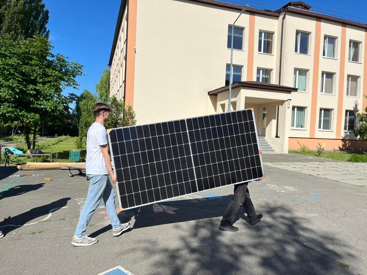 Гостомельській ліцей отримав обладнання для встановлення гібридної  сонячної електростанції - 3 - зображення
