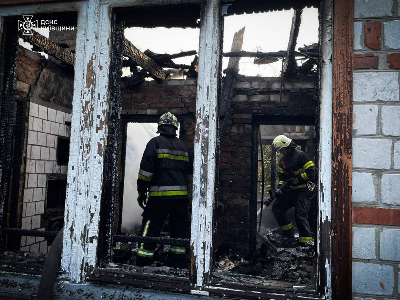 Атака на Київщину: уламки збитих дронів впали у трьох районах області, є руйнування - 2 - зображення