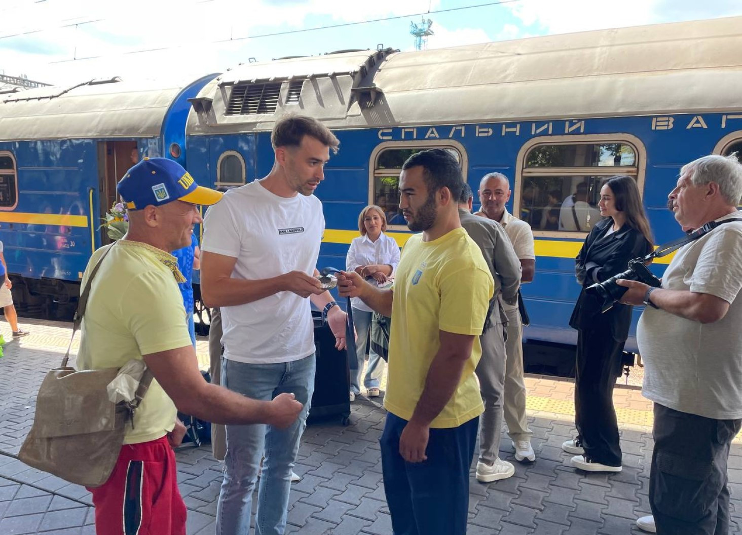 До України повернулися олімпійці - зображення